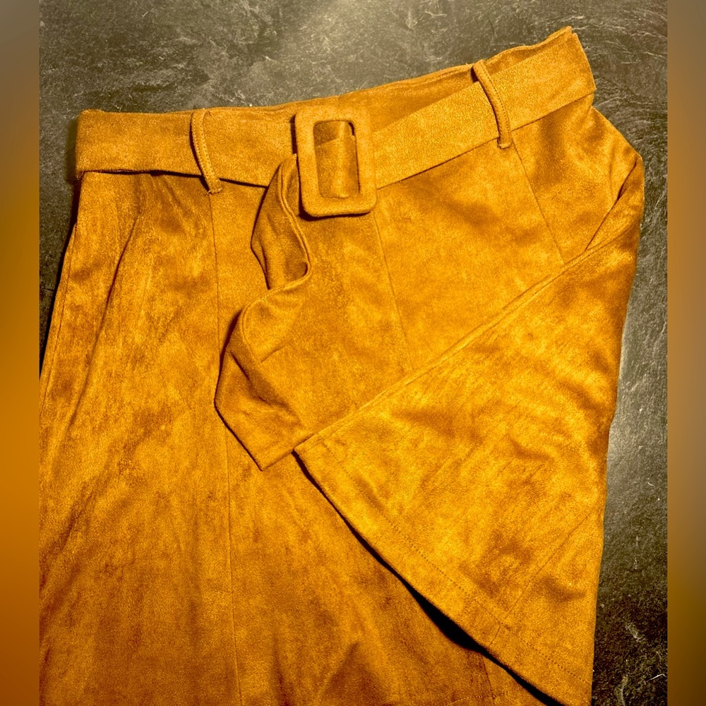 Groovy Sadie and Love 70s inspired Suede skirt🧡